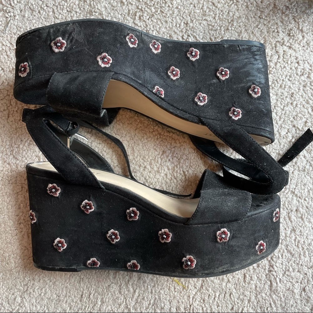 Nine West black floral chunky heel